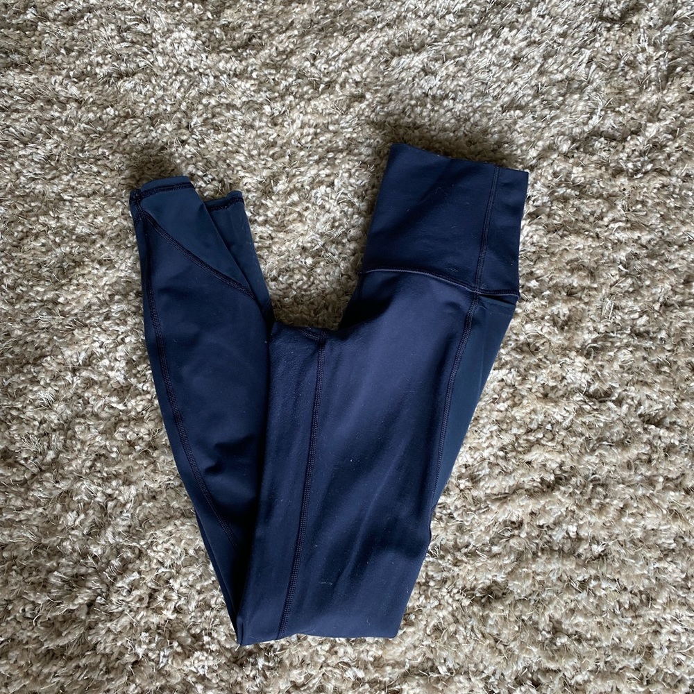 Navy lululemon mesh wunder under special edition leggings.
